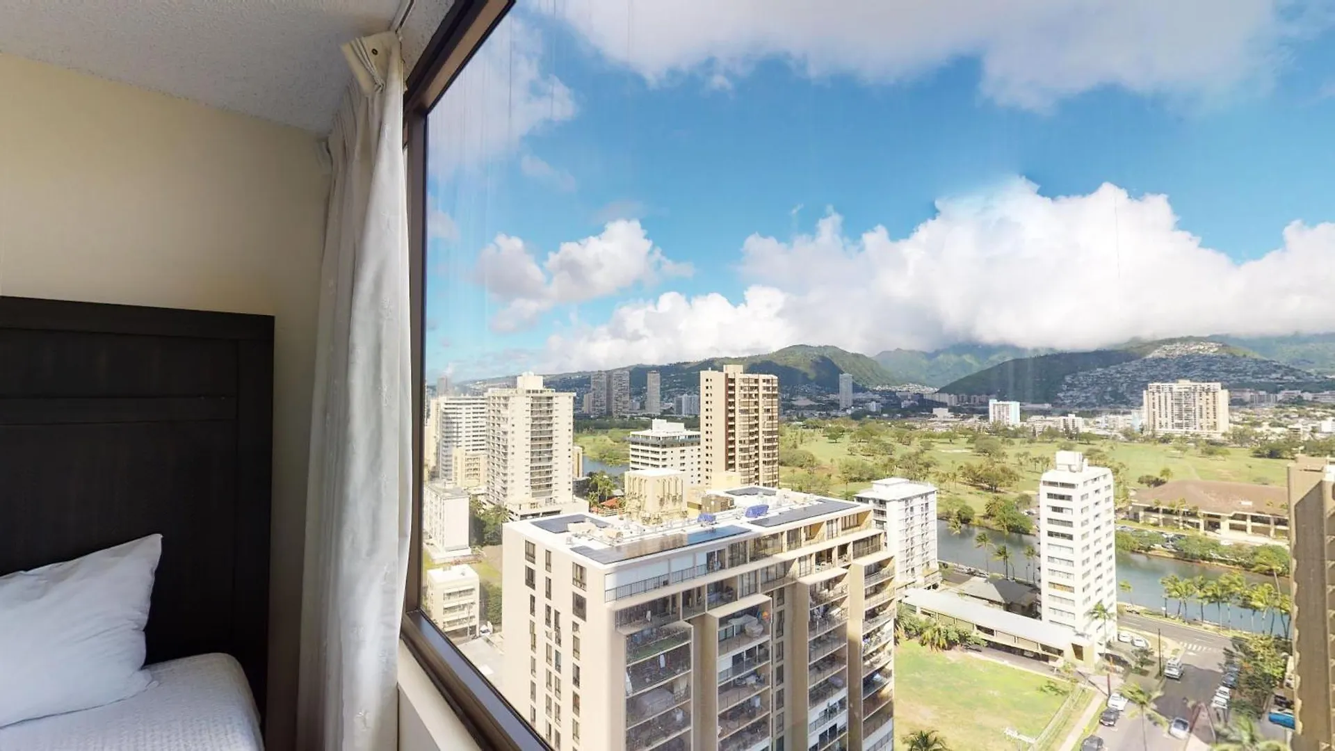 דירה הונולולו Spacious Waikiki Banyan Condo With Ample Sleeping, Walk To Beach, Great Views And Free Parking
