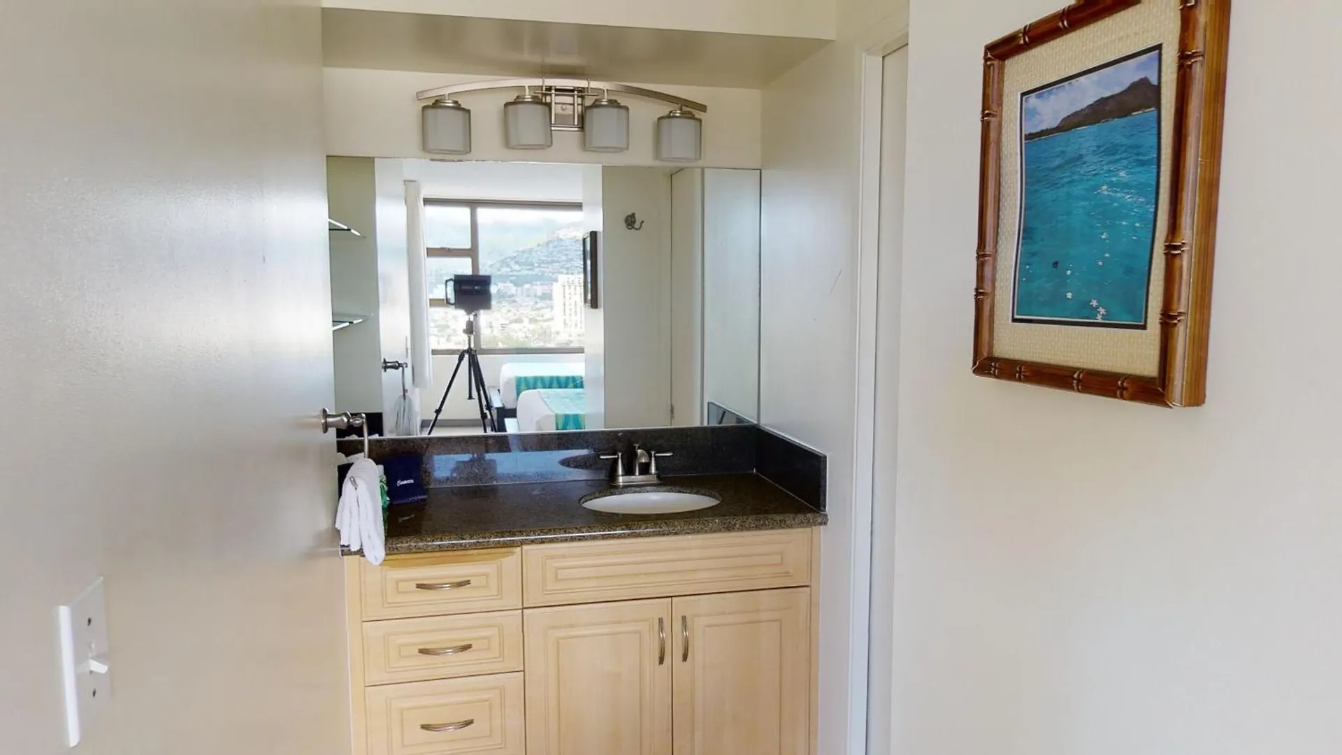 הונולולו Spacious Waikiki Banyan Condo With Ample Sleeping, Walk To Beach, Great Views And Free Parking