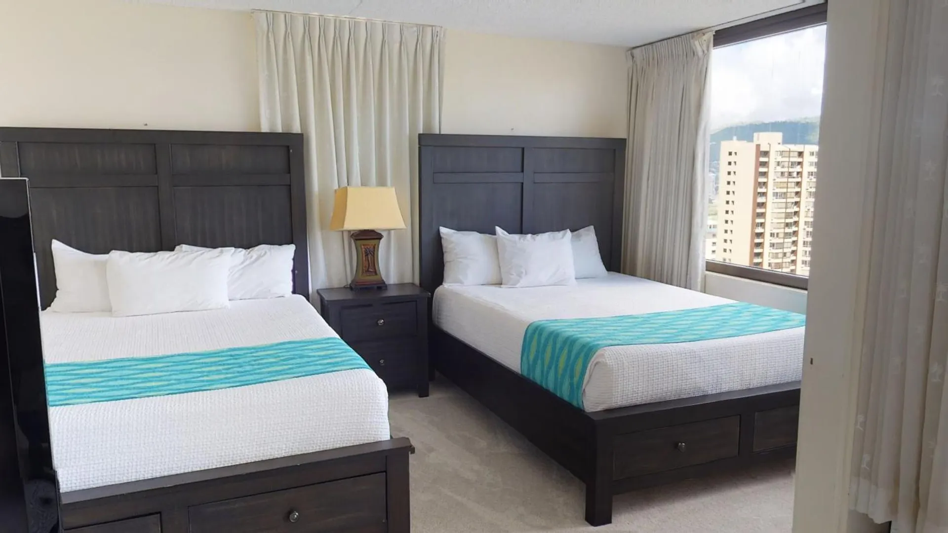הונולולו Spacious Waikiki Banyan Condo With Ample Sleeping, Walk To Beach, Great Views And Free Parking דירה